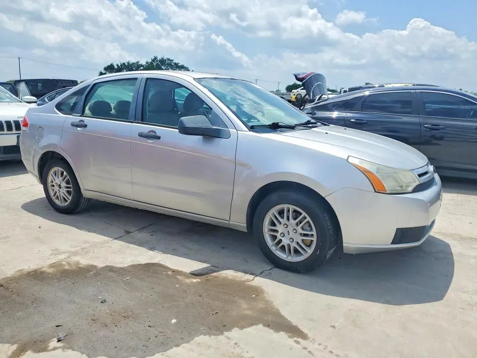 2010 FORD FOCUS SE  