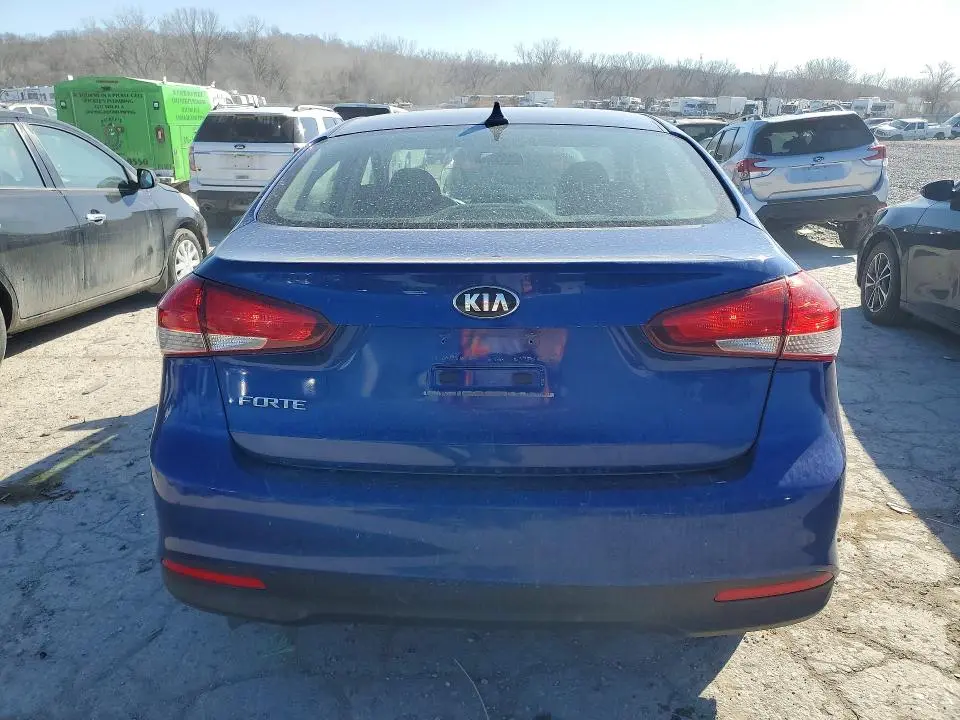 2017 KIA FORTE LX  