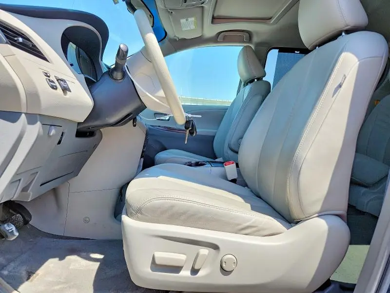 2011 TOYOTA SIENNA XLE 8-PASSENGER  