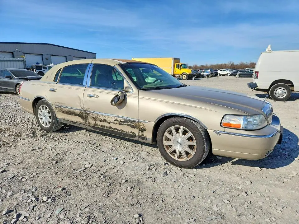 2010 LINCOLN TOWN CAR SIGNATURE LIMITED  
