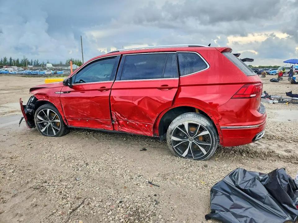 2024 VOLKSWAGEN TIGUAN SEL R-LINE BLACK  