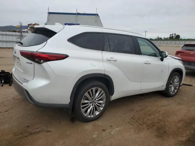 2022 TOYOTA HIGHLANDER HYBRID PLATINUM  