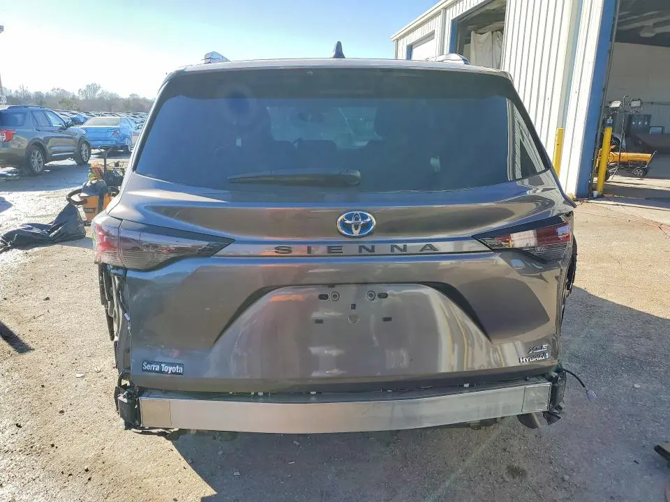 2024 TOYOTA SIENNA XLE 8-PASSENGER  