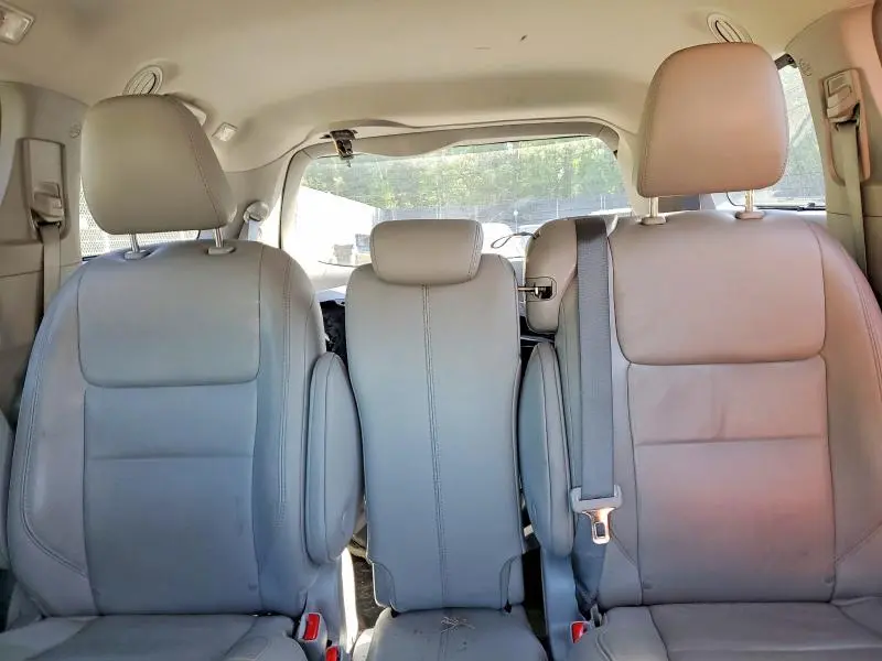 2018 TOYOTA SIENNA XLE 8-PASSENGER  