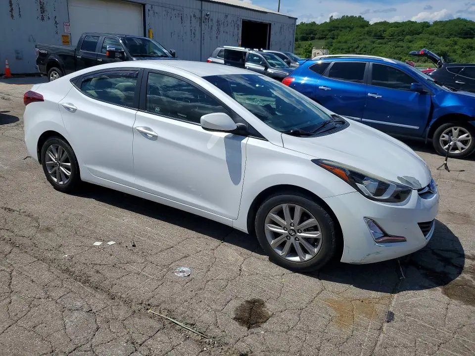 2016 HYUNDAI ELANTRA SE  