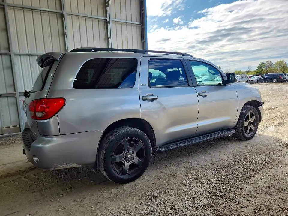 2015 TOYOTA SEQUOIA SR5  