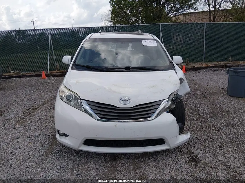 2013 TOYOTA SIENNA XLE V6 8 PASSENGER