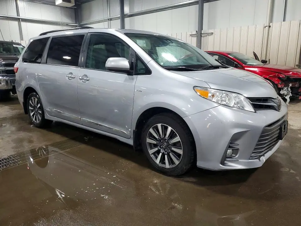 2018 TOYOTA SIENNA XLE 7-PASSENGER  