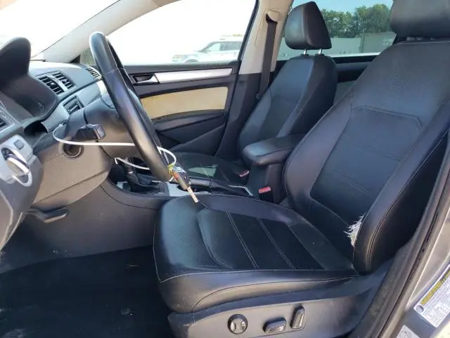 2013 VOLKSWAGEN PASSAT SE  