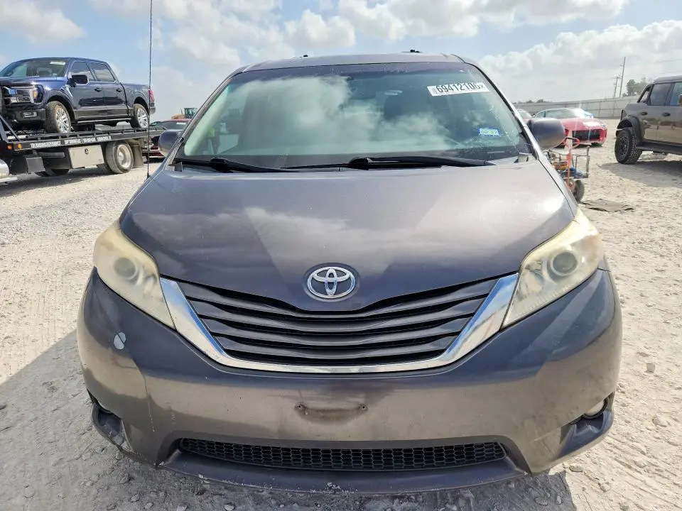 2011 TOYOTA SIENNA XLE 8-PASSENGER  