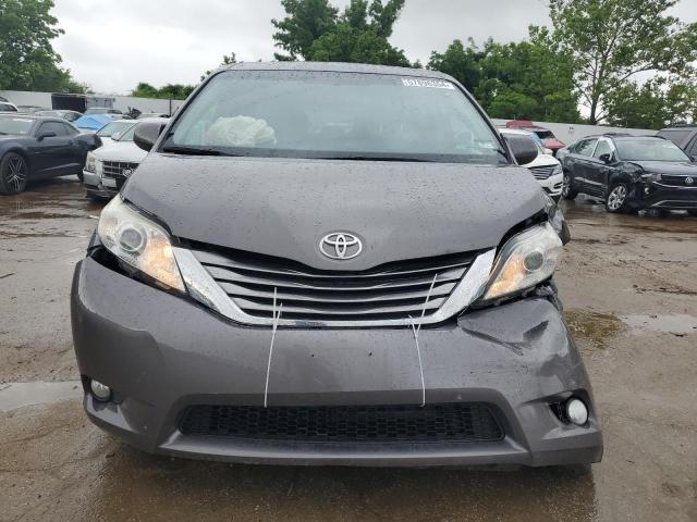 2017 TOYOTA SIENNA XLE