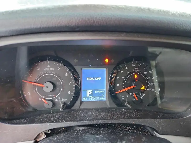 2017 TOYOTA SIENNA LE  