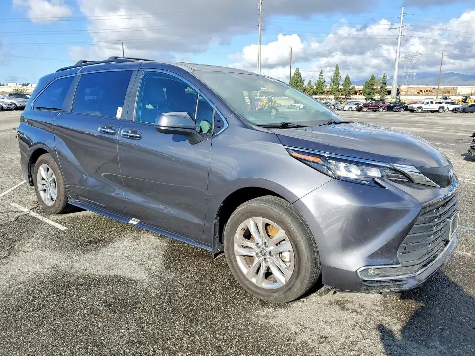 2025 TOYOTA SIENNA XLE 7-PASSENGER  