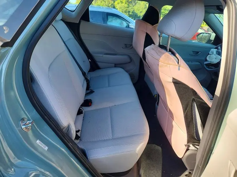 2024 HYUNDAI KONA SE  