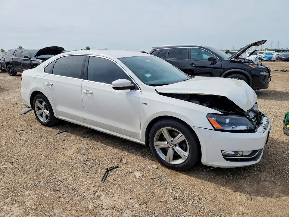 2015 VOLKSWAGEN PASSAT S  