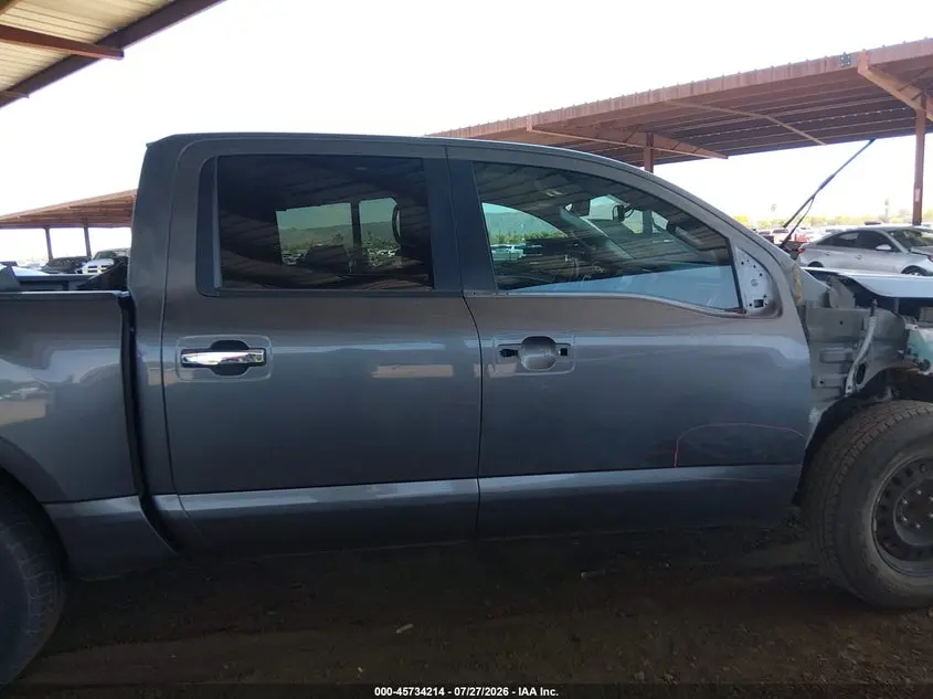 2017 NISSAN TITAN SV