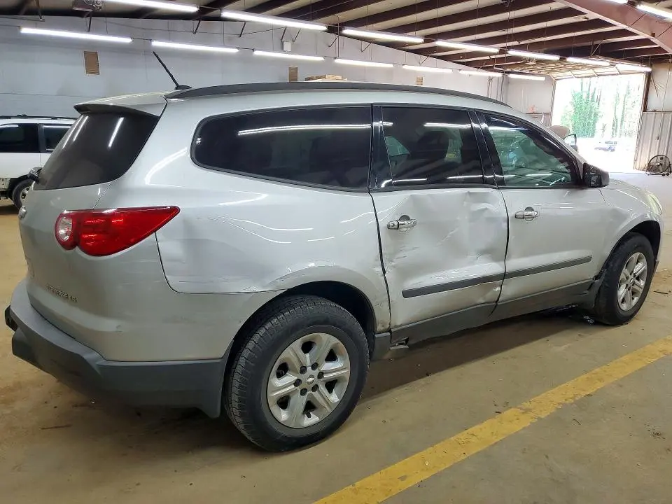 2011 CHEVROLET TRAVERSE LS  