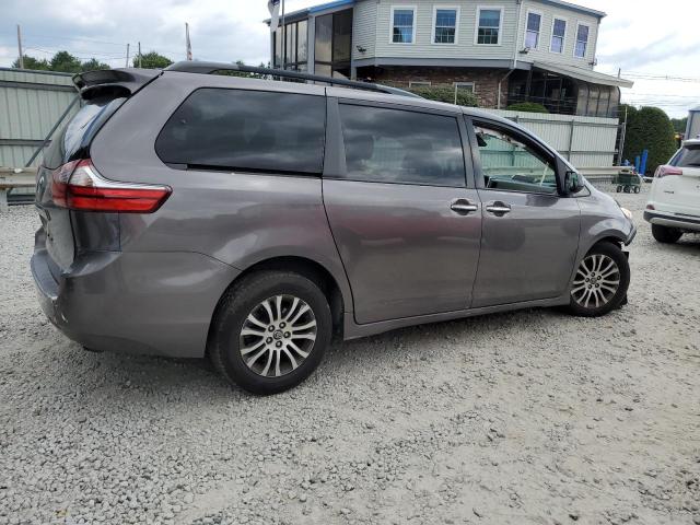 2020 TOYOTA SIENNA XLE