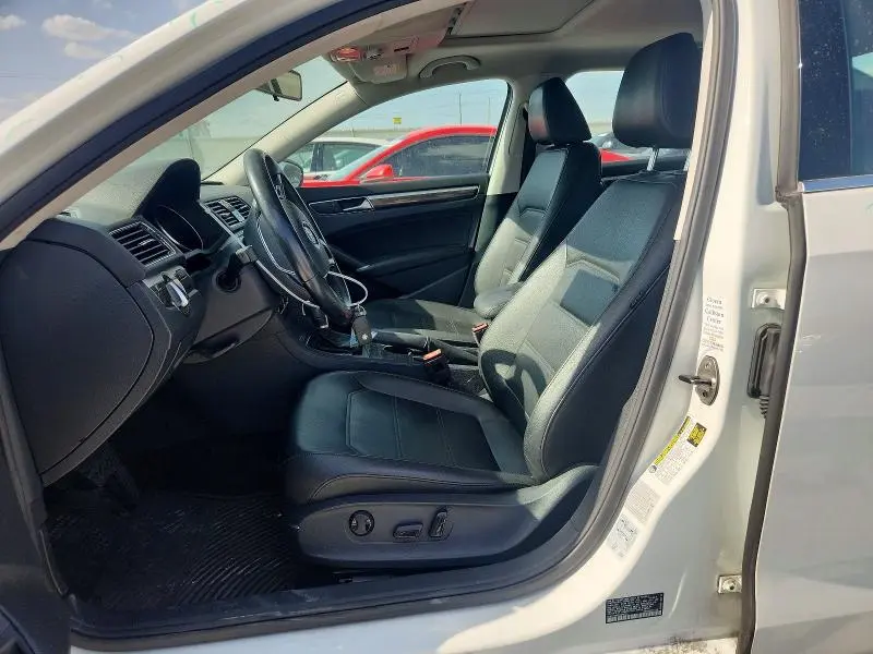 2018 VOLKSWAGEN PASSAT SE  