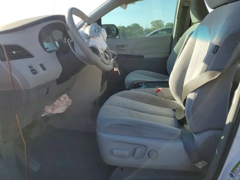2011 TOYOTA SIENNA LE  