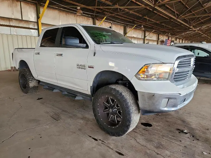 2015 RAM 1500 SLT  
