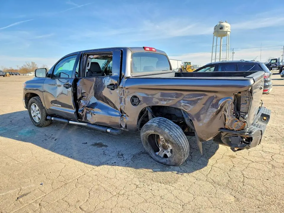 2016 TOYOTA TUNDRA CREWMAX SR5  