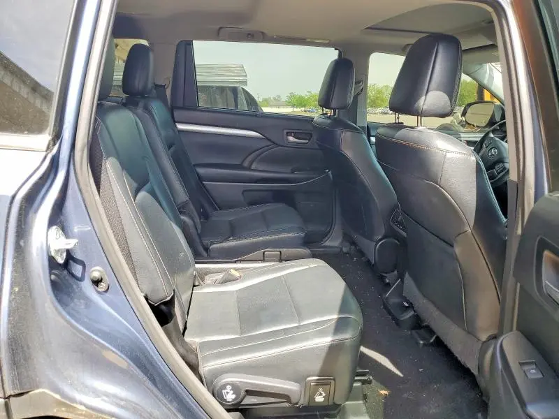 2016 TOYOTA HIGHLANDER XLE  