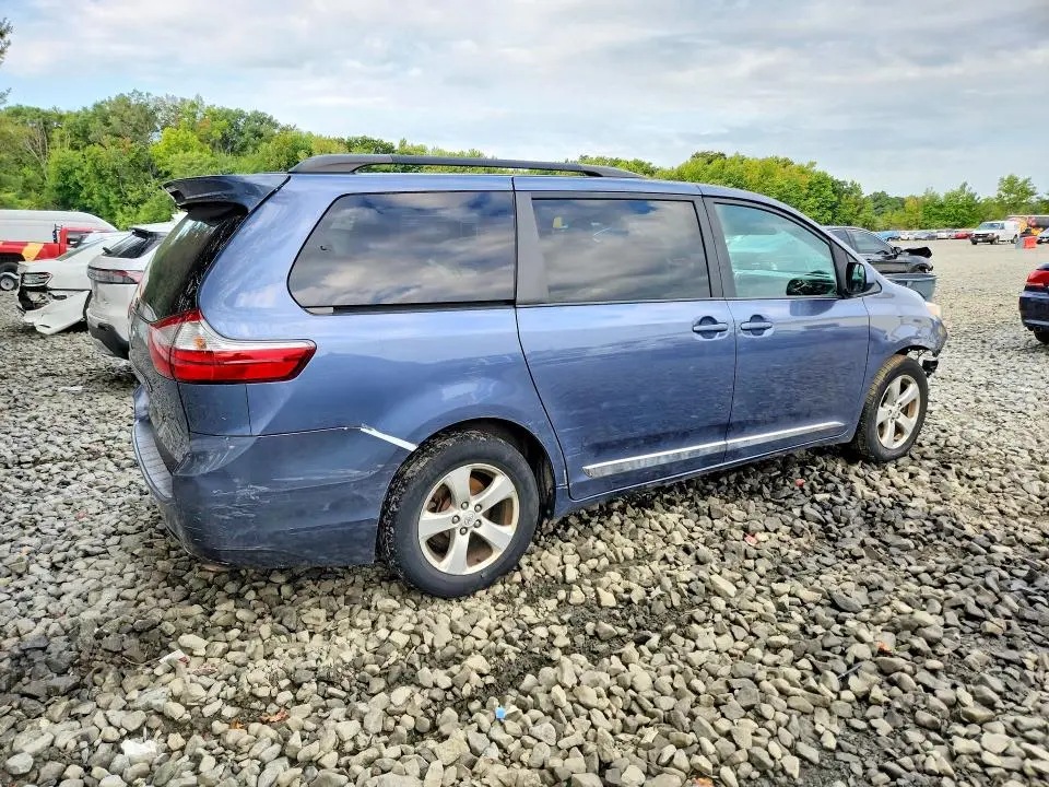 2016 TOYOTA SIENNA LE  