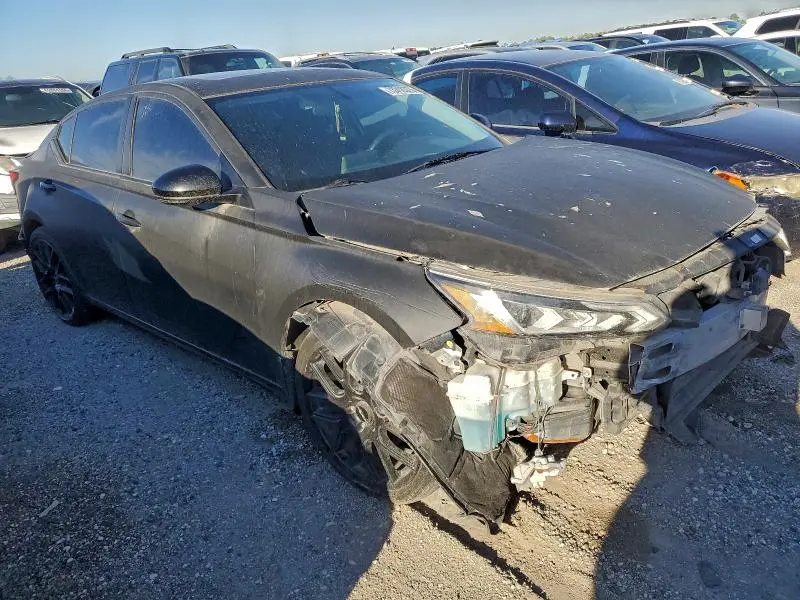 2019 NISSAN ALTIMA SR  