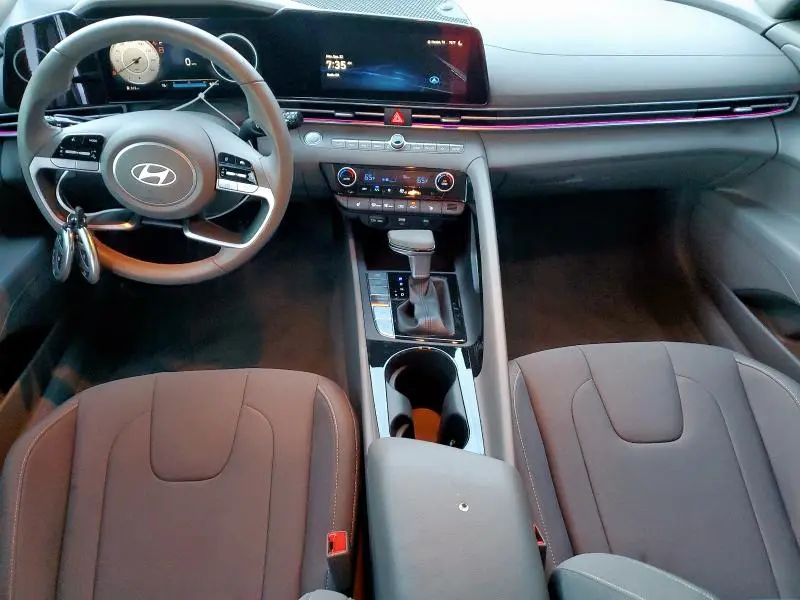 2024 HYUNDAI ELANTRA SEL  