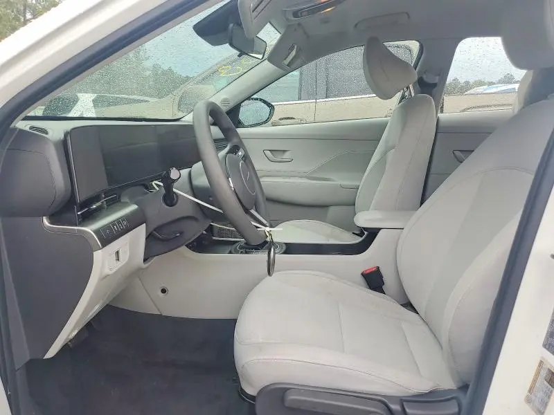 2024 HYUNDAI KONA SE  
