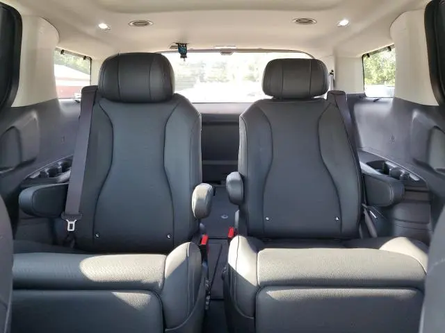 2025 KIA CARNIVAL SX  