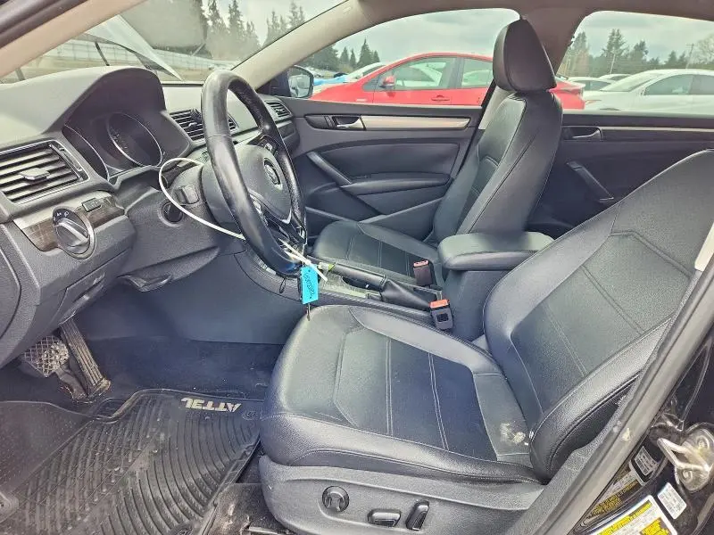 2016 VOLKSWAGEN PASSAT SE  