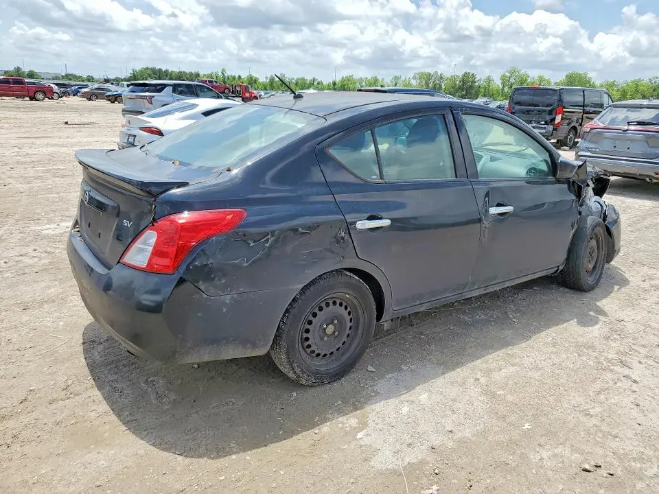 2018 NISSAN VERSA SV  