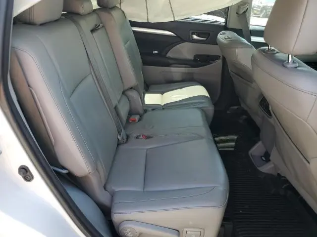 2016 TOYOTA HIGHLANDER XLE  