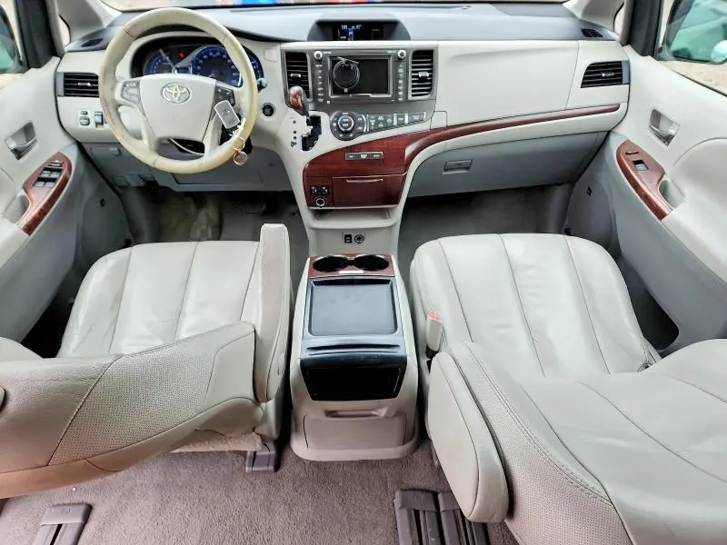 2011 TOYOTA SIENNA XLE  