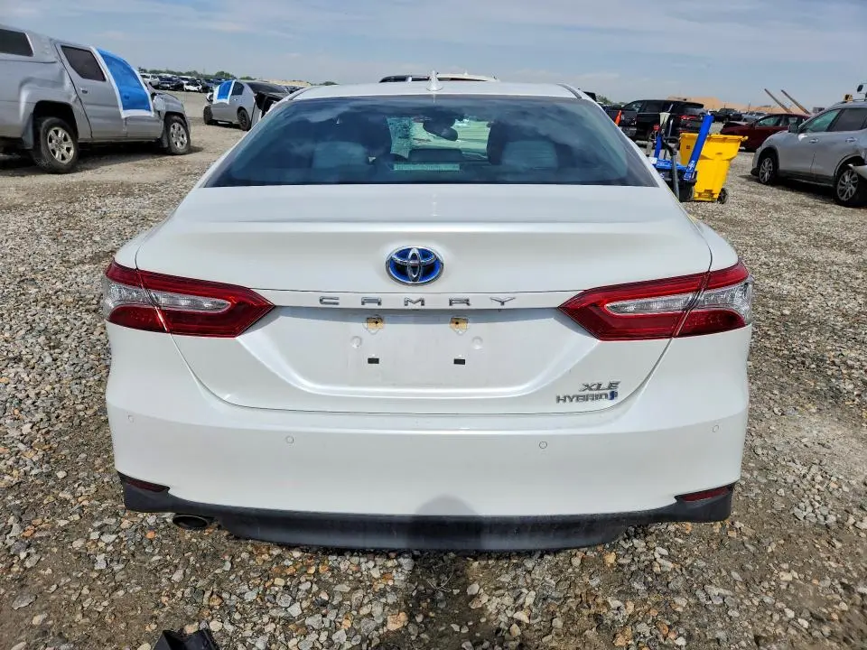 2020 TOYOTA CAMRY XLE  