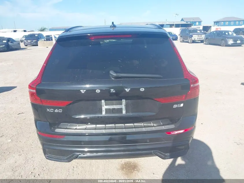 2022 VOLVO XC60 B5 R-DESIGN