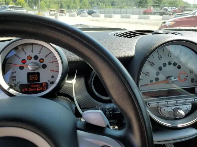 2010 MINI COOPER S  