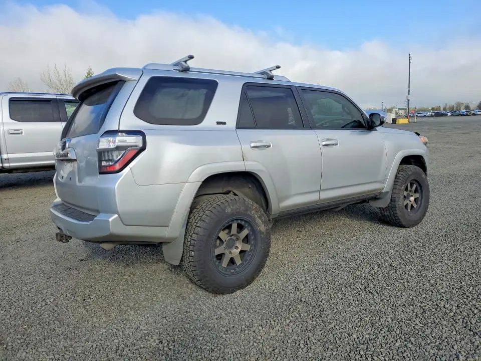 2018 TOYOTA 4RUNNER SR5  
