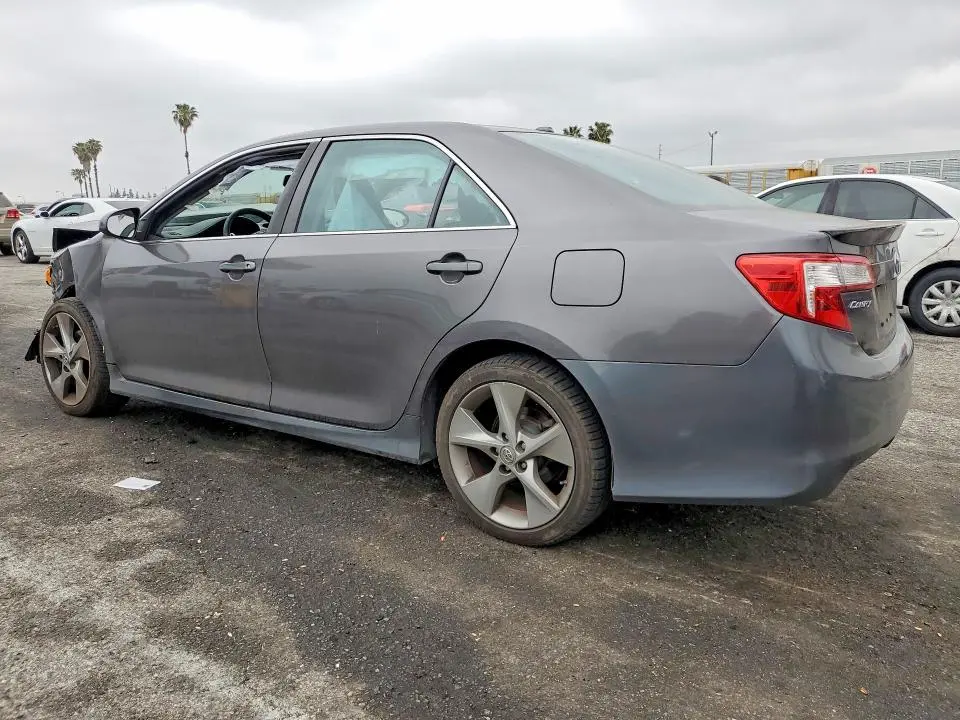 2013 TOYOTA CAMRY SE V6  