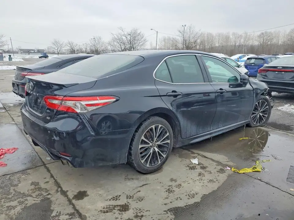 2018 TOYOTA CAMRY SE  