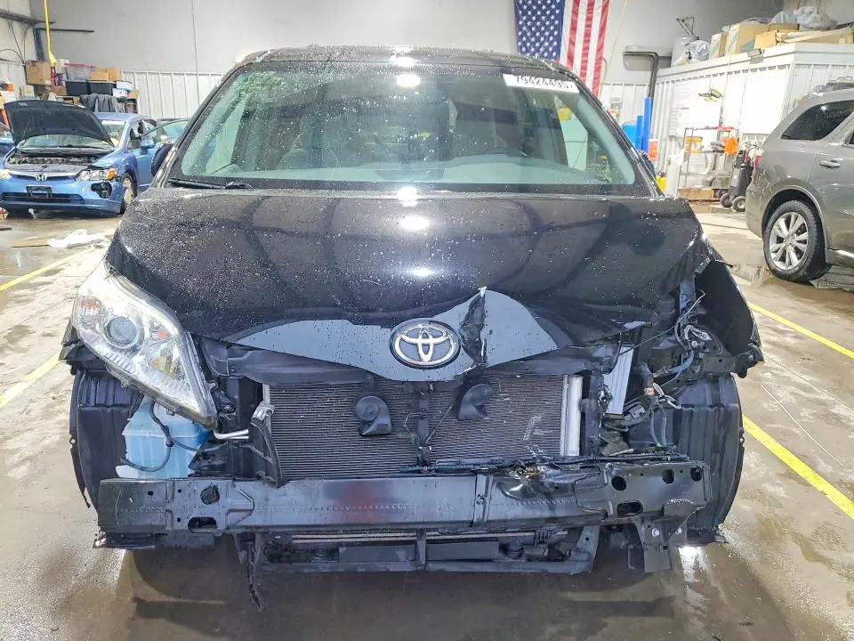 2017 TOYOTA SIENNA LE 8-PASSENGER  