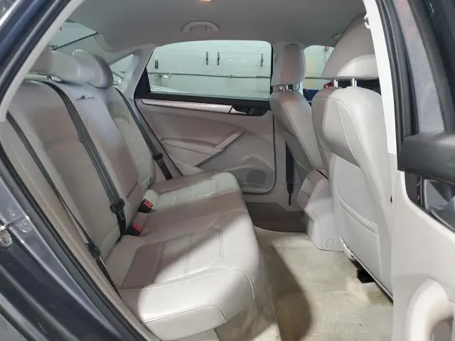 2015 VOLKSWAGEN PASSAT S  
