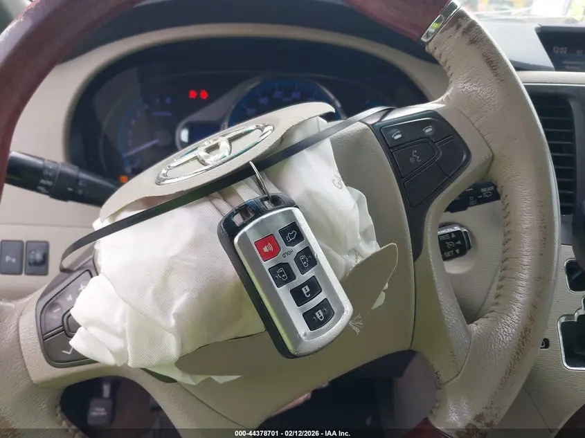 2012 TOYOTA SIENNA LIMITED 7 PASSENGER