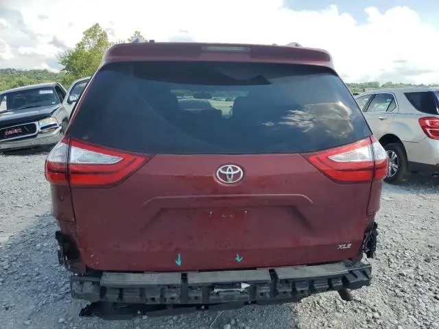 2016 TOYOTA SIENNA XLE  