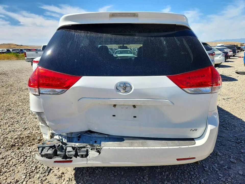 2011 TOYOTA SIENNA LE  