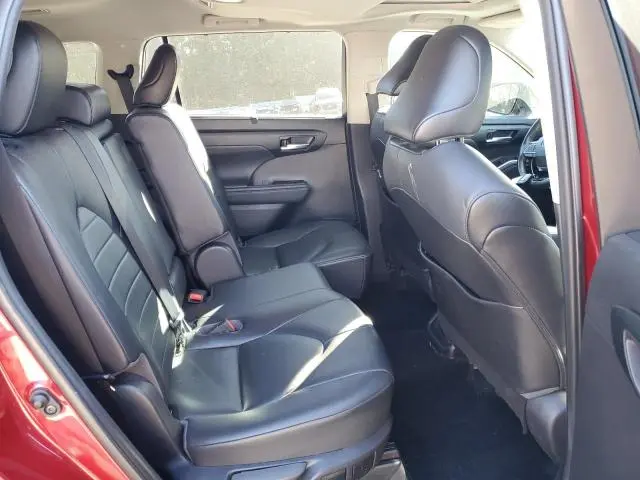 2021 TOYOTA HIGHLANDER XLE  