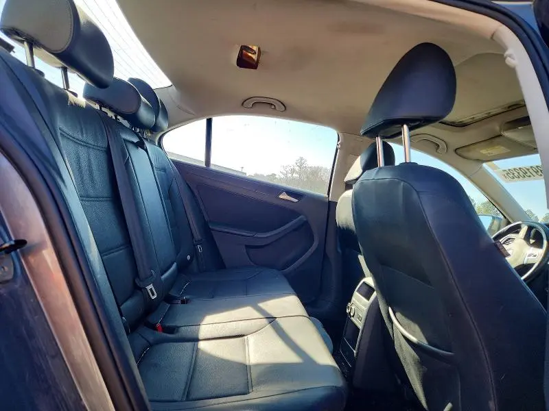 2012 VOLKSWAGEN JETTA SE  