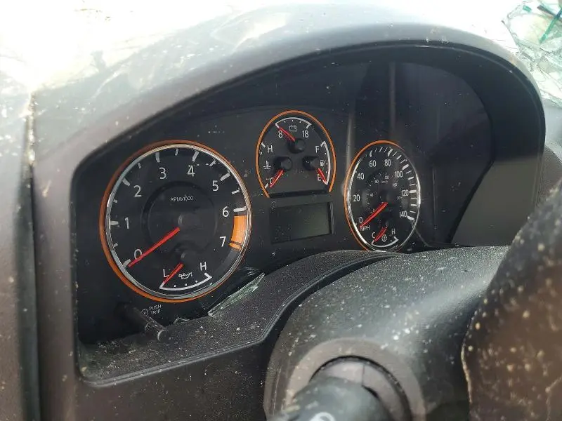 2010 NISSAN TITAN SE  
